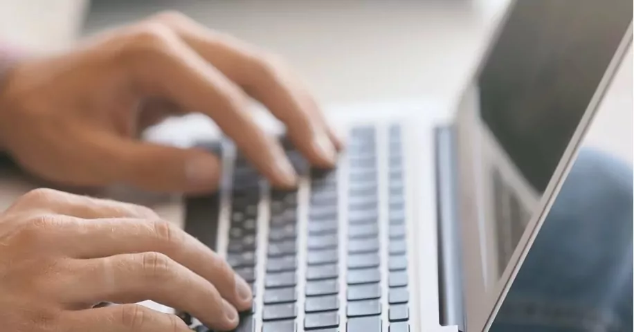 Москвичи смогут пользоваться интернетом и связью в поездках за рубежом, фото