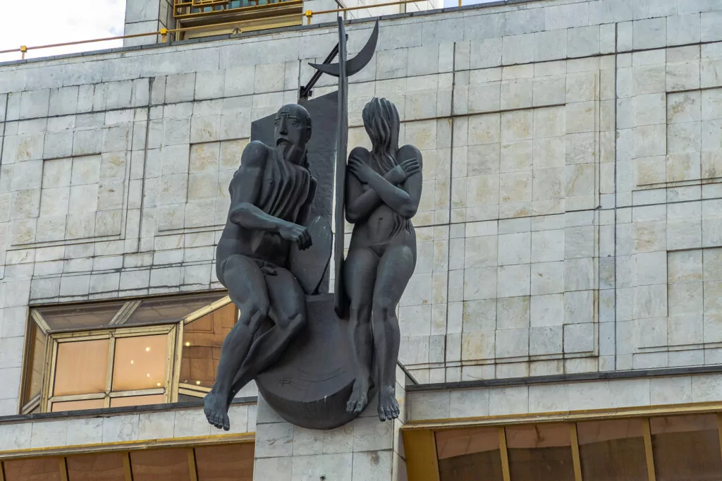 Площадь Гагарина — Воробьёвы горы: два полушария «золотых мозгов» Москвы Площадь Гагарина — Воробьёвы горы: два полушария «золотых мозгов» Москвы фото