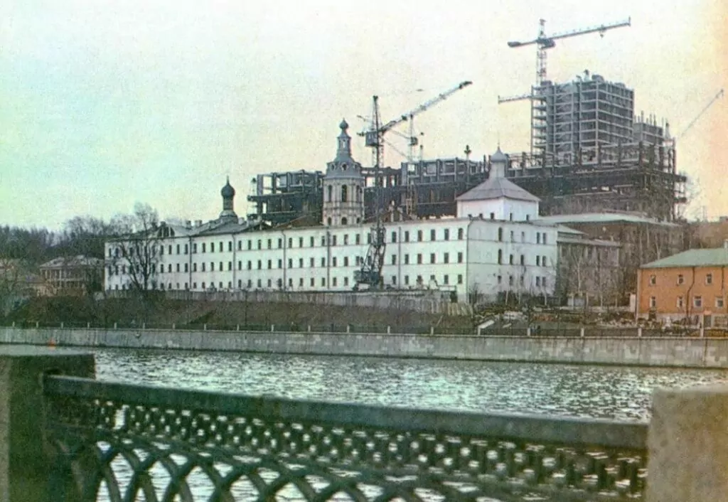 Площадь Гагарина — Воробьёвы горы: два полушария «золотых мозгов» Москвы Площадь Гагарина — Воробьёвы горы: два полушария «золотых мозгов» Москвы фото