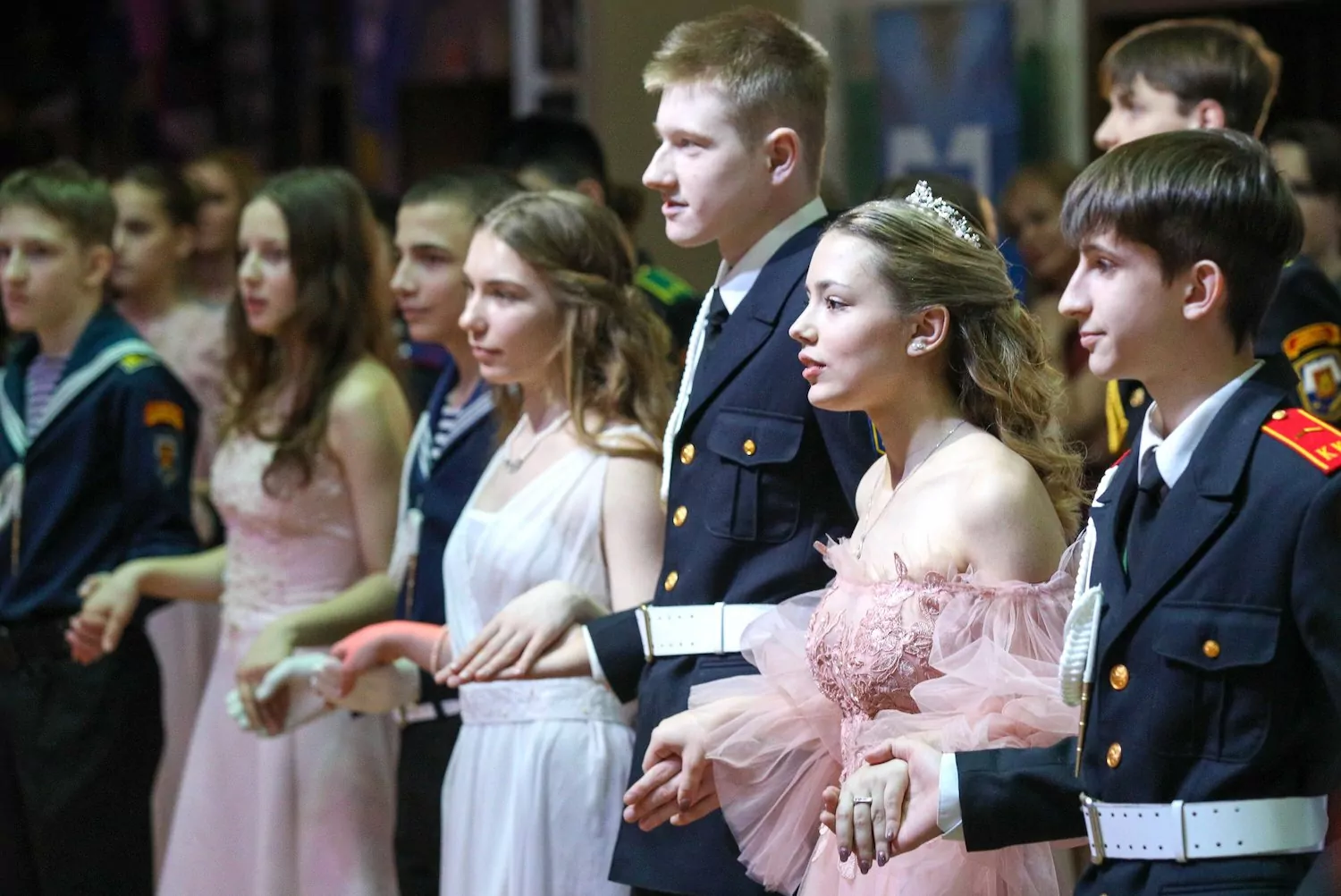 Жителей Внуково пригласили поддержать участников кадетского бала, фото