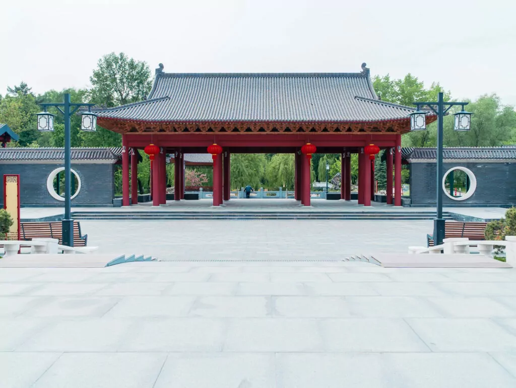 Завтрак с питомцем, столетние СМИ и китайский «дзен»: куда пойти после работы   фото