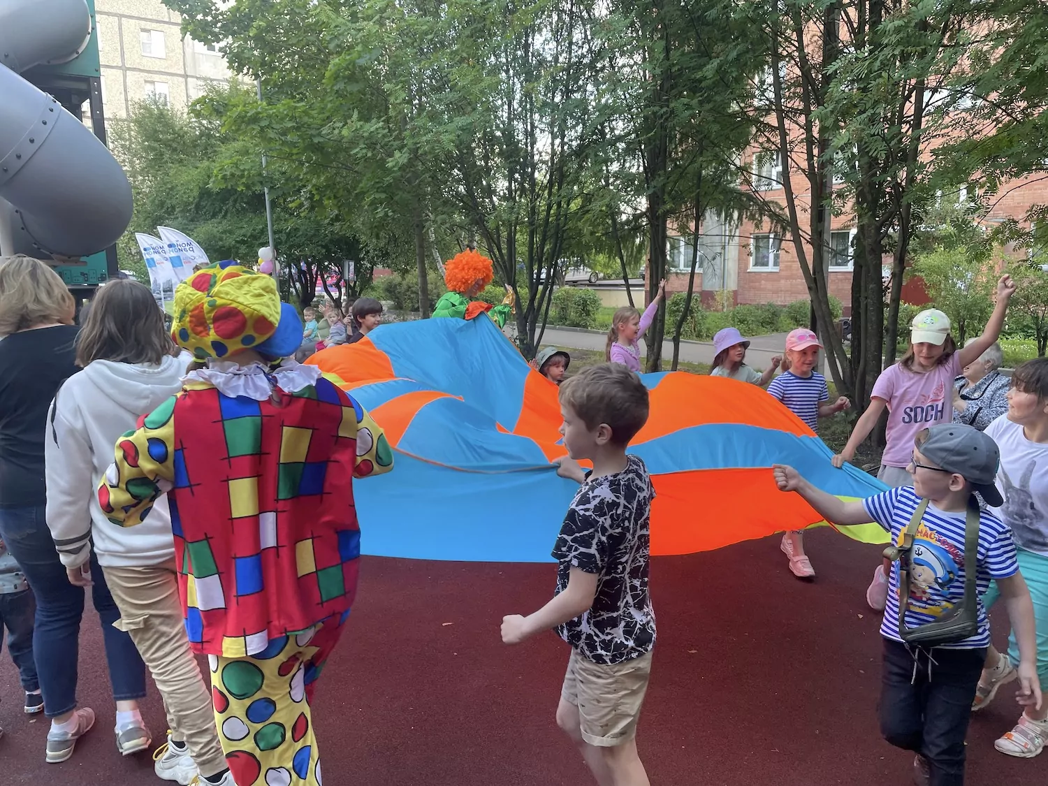 Дворовый праздник прошёл в поселении Остафьево в Новой Москве, фото