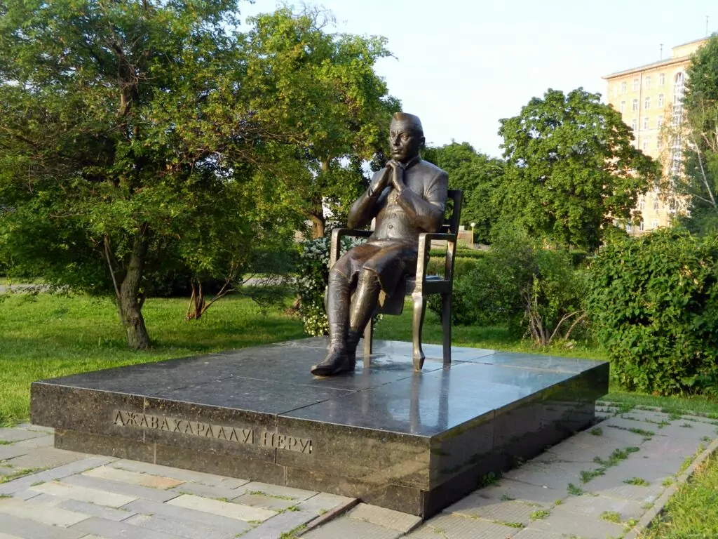 Университет &mdash; Ленинский проспект: вокруг дома, где прописан Путин  фото