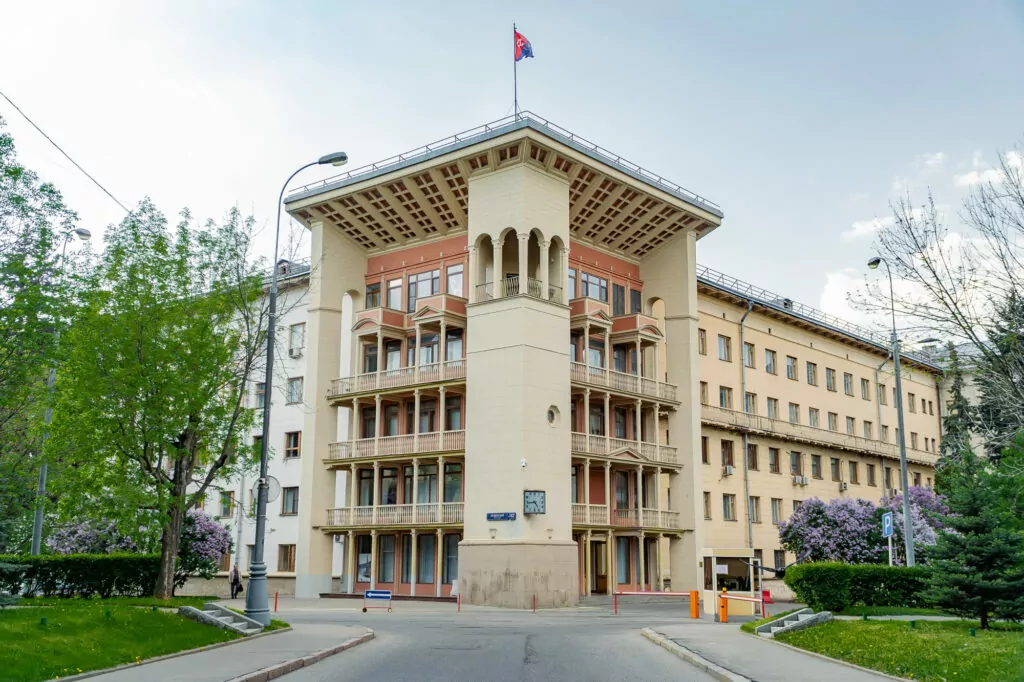 Университет &mdash; Ленинский проспект: вокруг дома, где прописан Путин  фото