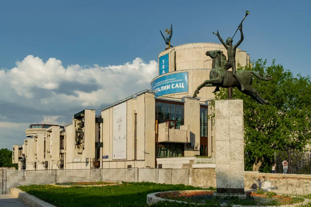 Университет &mdash; Ленинский проспект: вокруг дома, где прописан Путин  фото