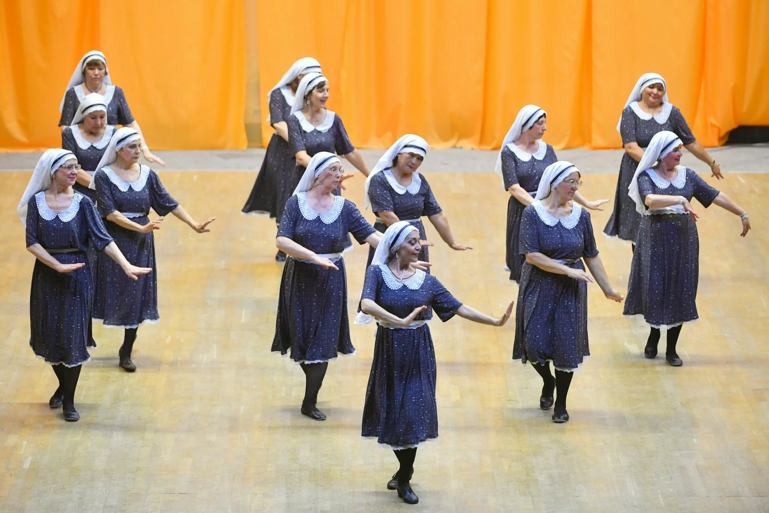 В Лианозово организованы занятия народными танцами для людей старшего возраста, фото