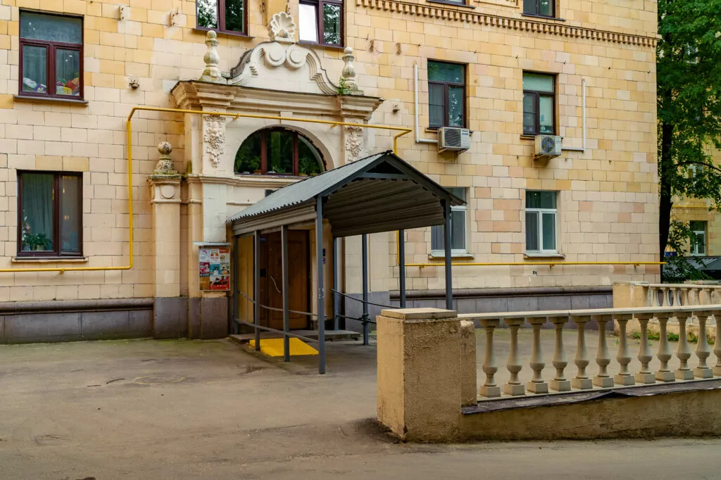 Университет &mdash; Ленинский проспект: вокруг дома, где прописан Путин  фото