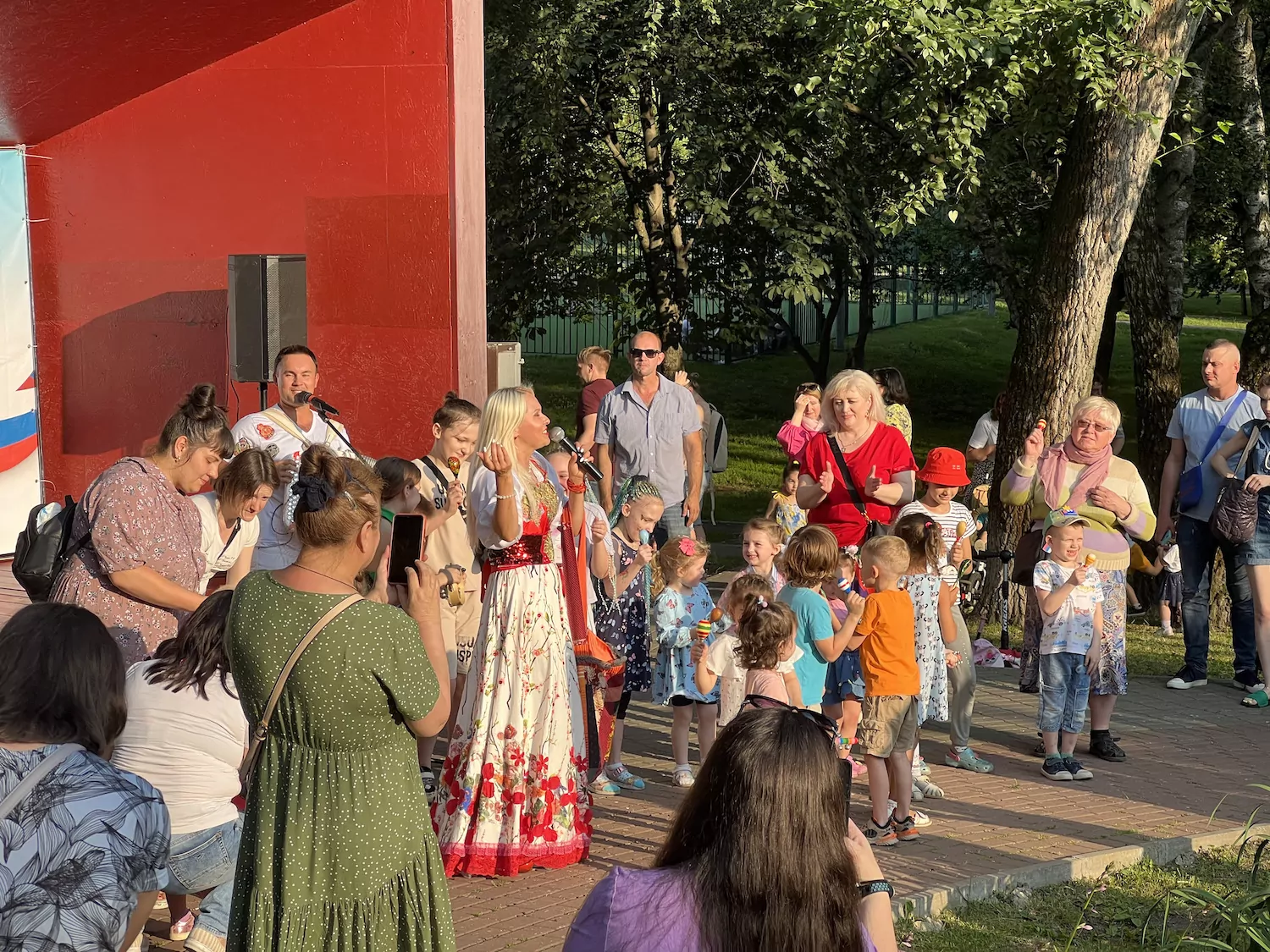 В Бирюлево Восточном состоялся праздник в честь Дня семьи, любви и верности, фото