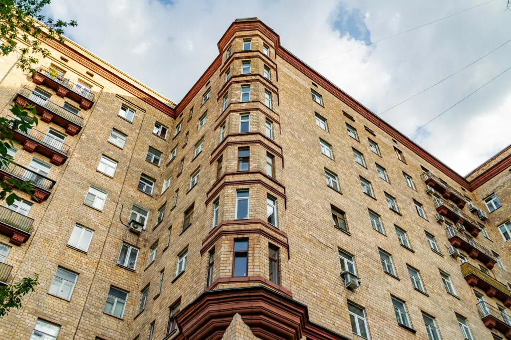 Университет &mdash; Ленинский проспект: вокруг дома, где прописан Путин  фото