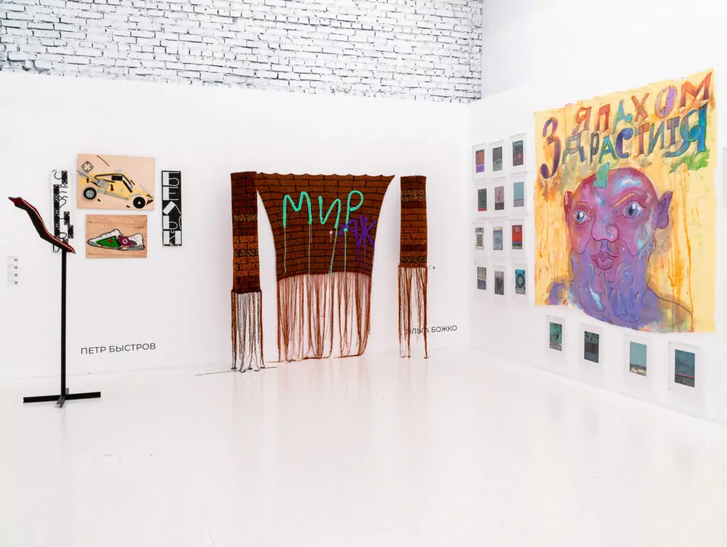 Вход свободный: пересборка автомобиля и сюрреализм  в художественных галереях Москвы  фото