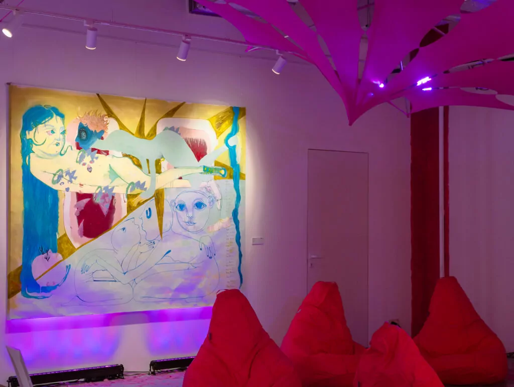 Вход свободный: пересборка автомобиля и сюрреализм  в художественных галереях Москвы  фото