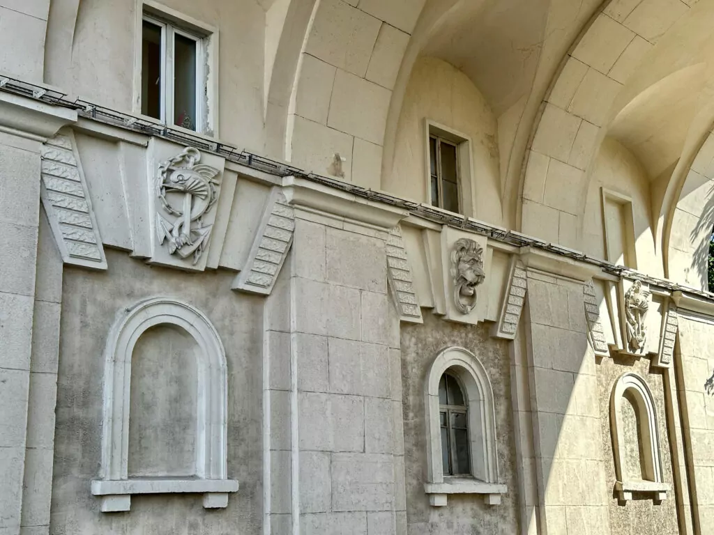 Зорге &mdash; Аэропорт: генеральные секретари песчаных улиц  фото