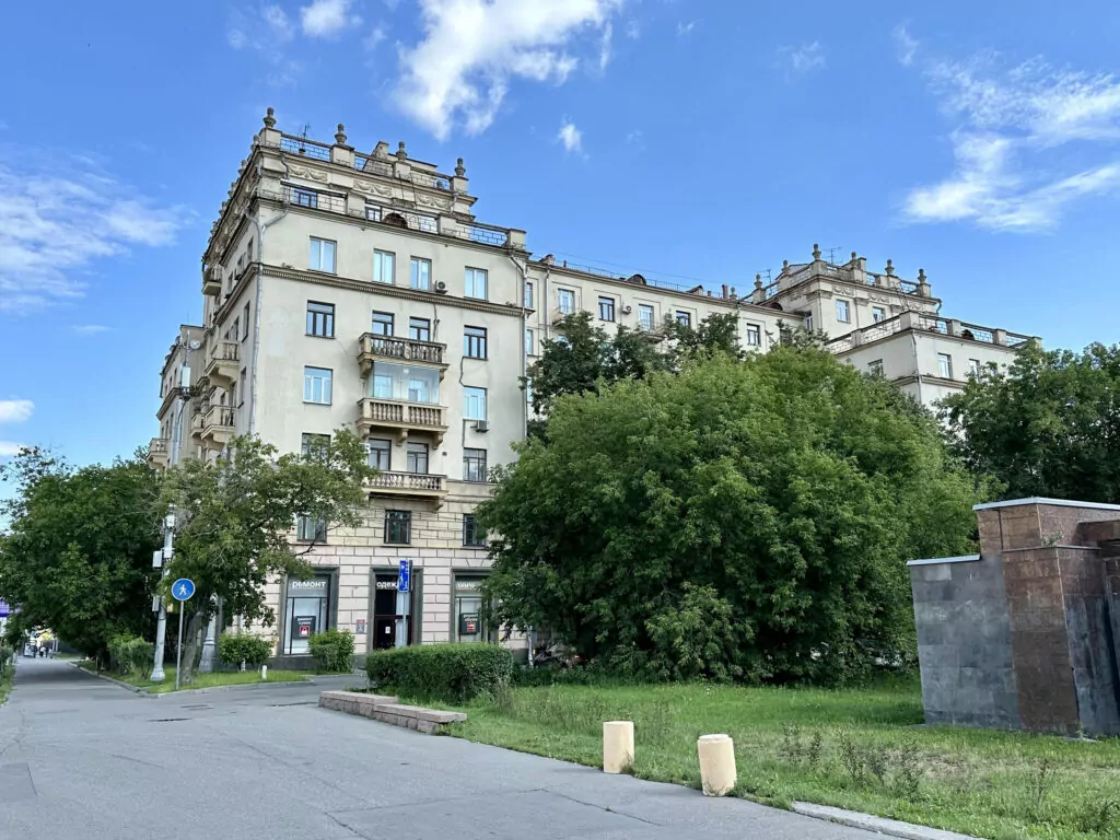 Зорге &mdash; Аэропорт: генеральные секретари песчаных улиц  фото