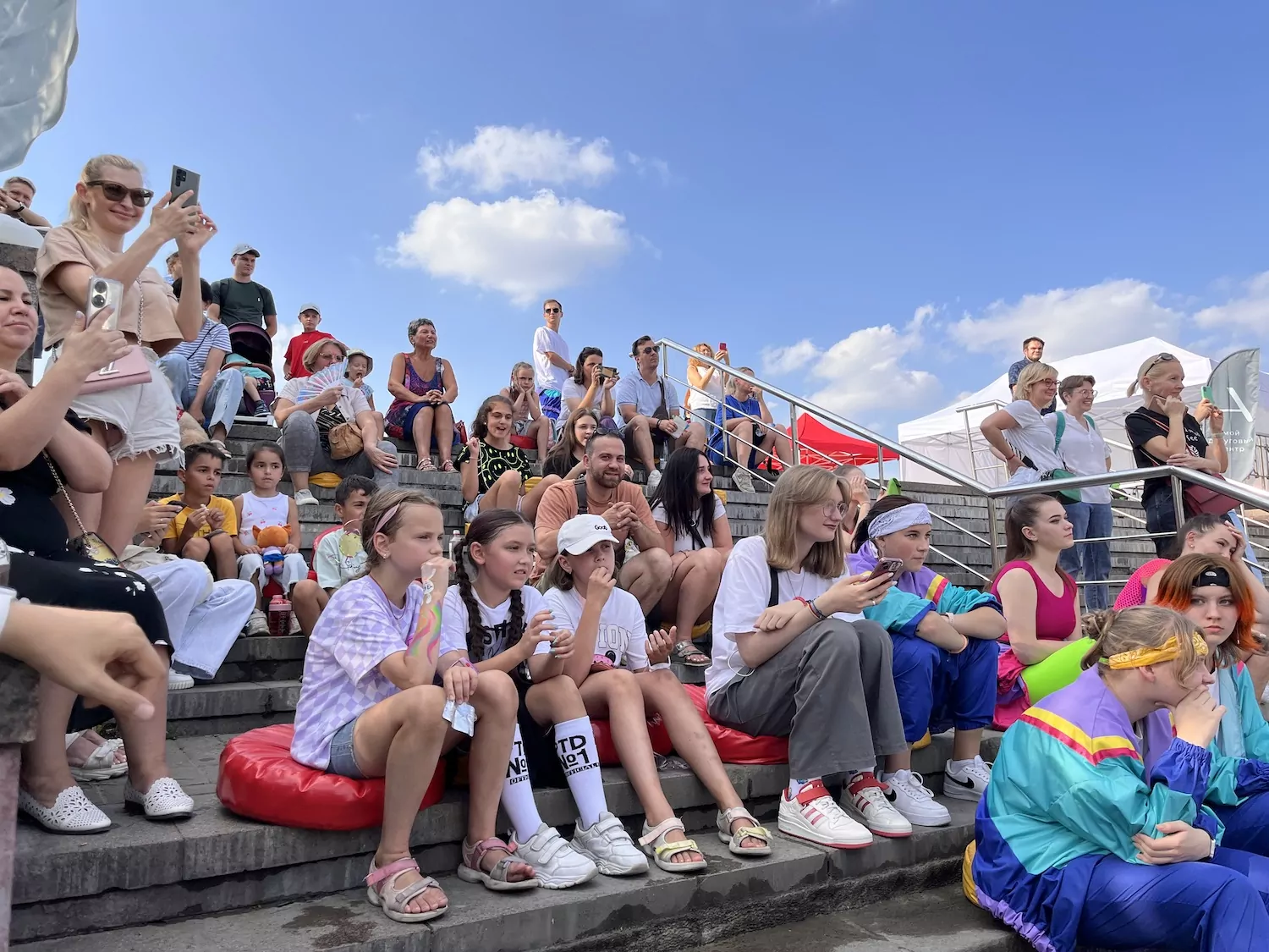 Концерт и лотерея: фестиваль «Лето в ЮЗАО» организовали для жителей Гагаринского, фото
