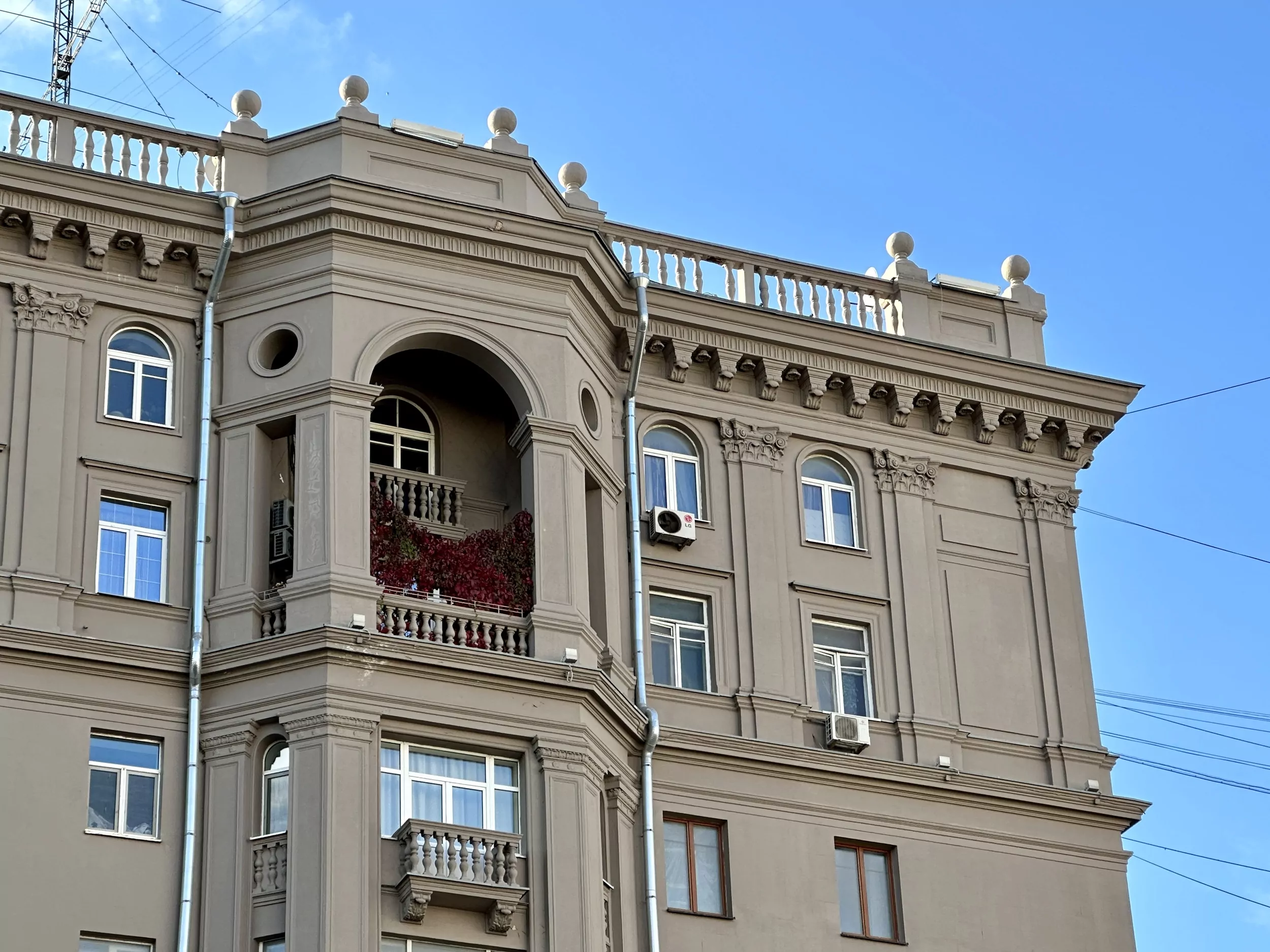 Курская — Чкаловская: откуда Хрущев борьбу с архитектурными излишествами начинал, фото