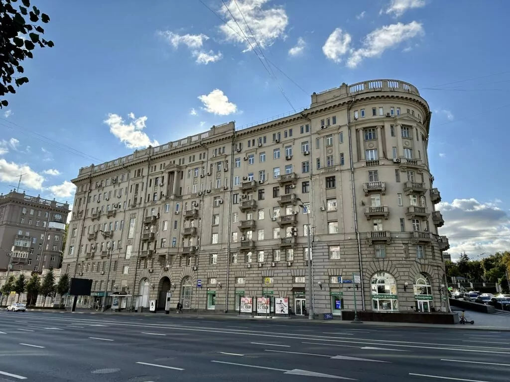 Курская — Чкаловская: откуда Хрущев борьбу с архитектурными излишествами начинал Курская — Чкаловская: откуда Хрущев борьбу с архитектурными излишествами начинал фото