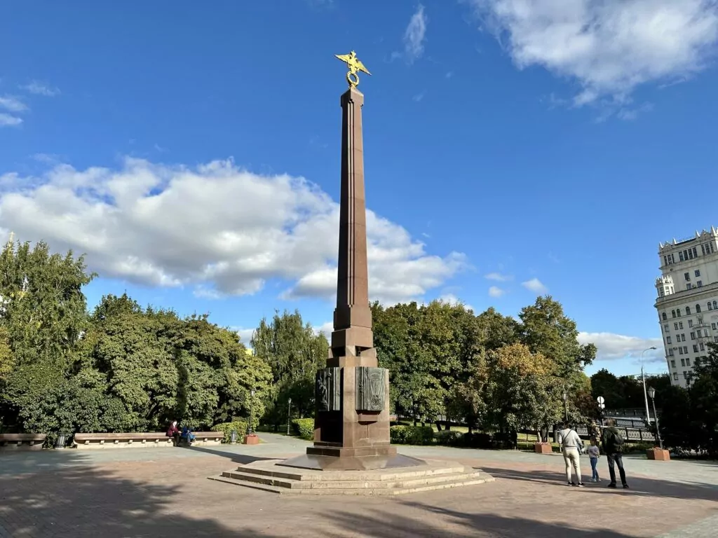 Курская — Чкаловская: откуда Хрущев борьбу с архитектурными излишествами начинал Курская — Чкаловская: откуда Хрущев борьбу с архитектурными излишествами начинал фото