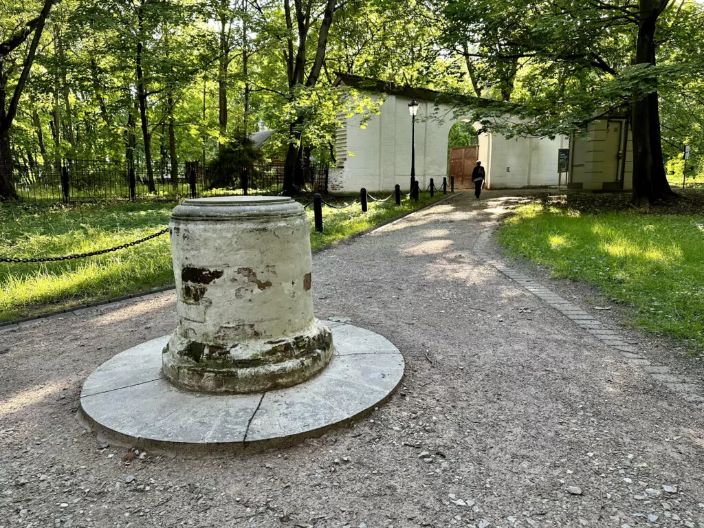 Кленовый бульвар — Каширская: детище Барановского у Дьякова городища Кленовый бульвар — Каширская: детище Барановского у Дьякова городища фото