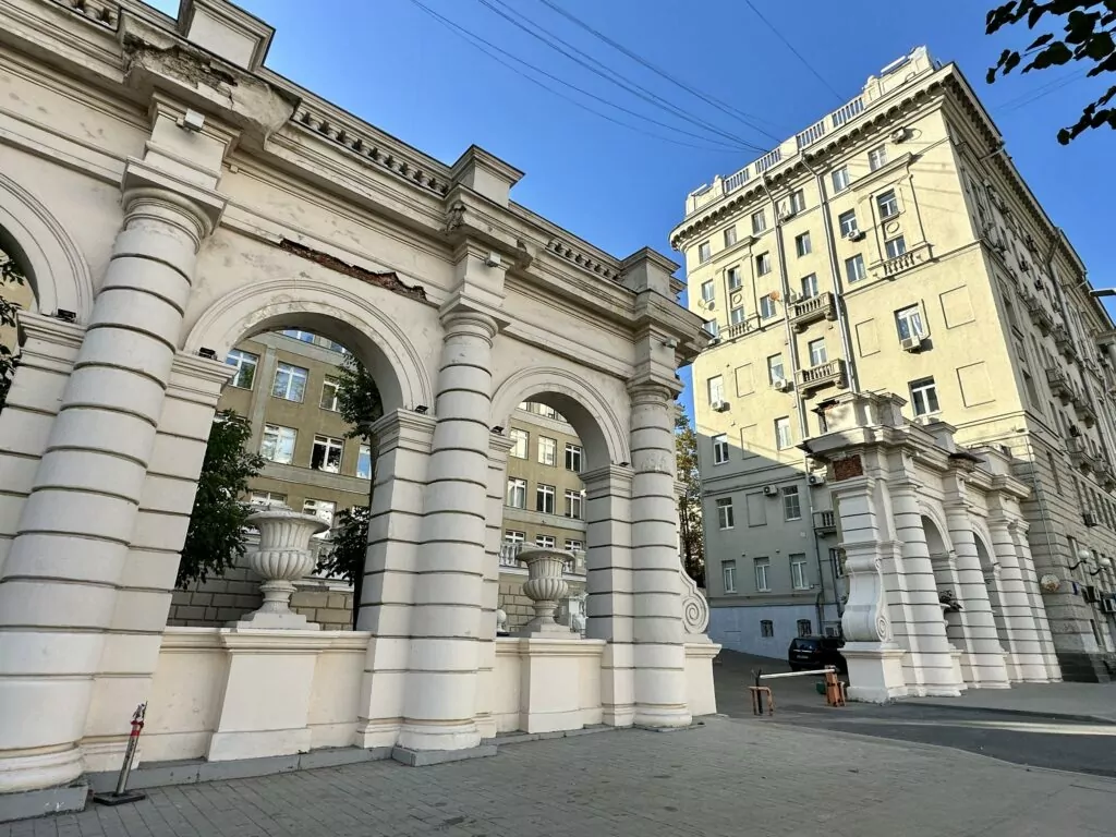 Курская — Чкаловская: откуда Хрущев борьбу с архитектурными излишествами начинал Курская — Чкаловская: откуда Хрущев борьбу с архитектурными излишествами начинал фото