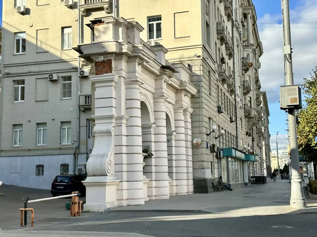 Курская — Чкаловская: откуда Хрущев борьбу с архитектурными излишествами начинал Курская — Чкаловская: откуда Хрущев борьбу с архитектурными излишествами начинал фото