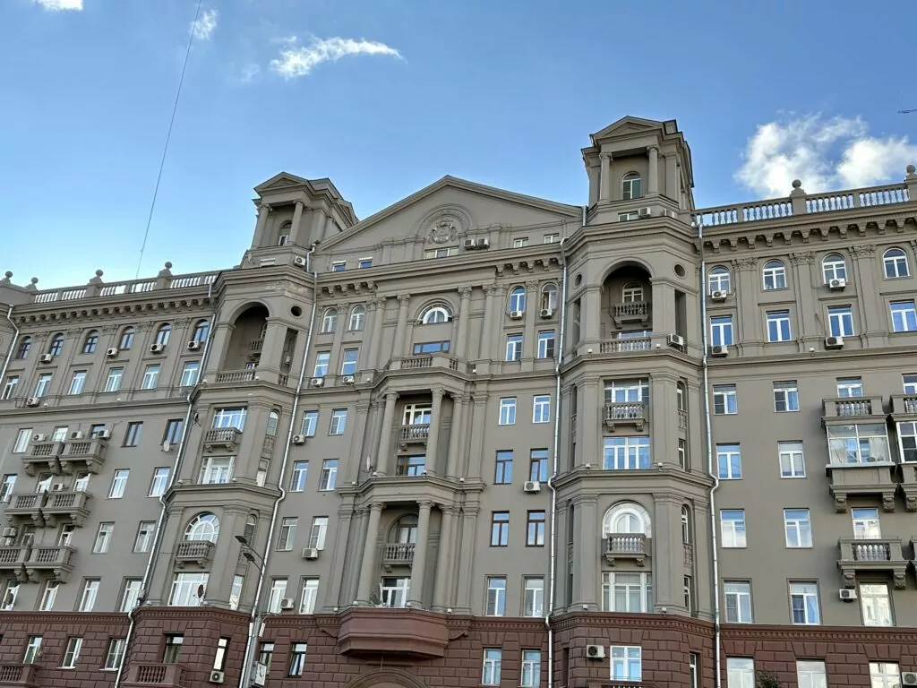 Курская — Чкаловская: откуда Хрущев борьбу с архитектурными излишествами начинал Курская — Чкаловская: откуда Хрущев борьбу с архитектурными излишествами начинал фото