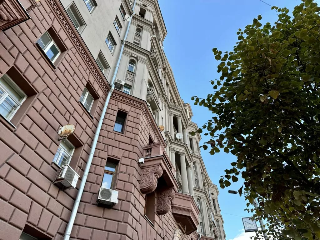 Курская — Чкаловская: откуда Хрущев борьбу с архитектурными излишествами начинал Курская — Чкаловская: откуда Хрущев борьбу с архитектурными излишествами начинал фото