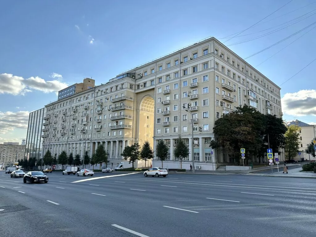 Курская — Чкаловская: откуда Хрущев борьбу с архитектурными излишествами начинал Курская — Чкаловская: откуда Хрущев борьбу с архитектурными излишествами начинал фото