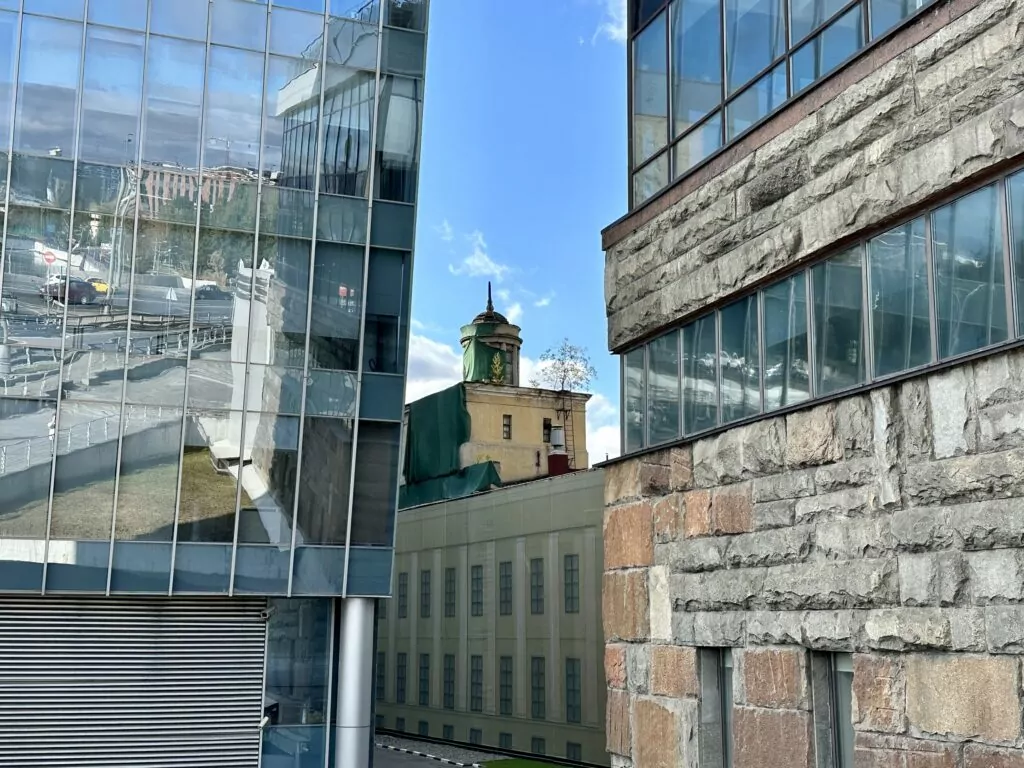 Курская — Чкаловская: откуда Хрущев борьбу с архитектурными излишествами начинал Курская — Чкаловская: откуда Хрущев борьбу с архитектурными излишествами начинал фото