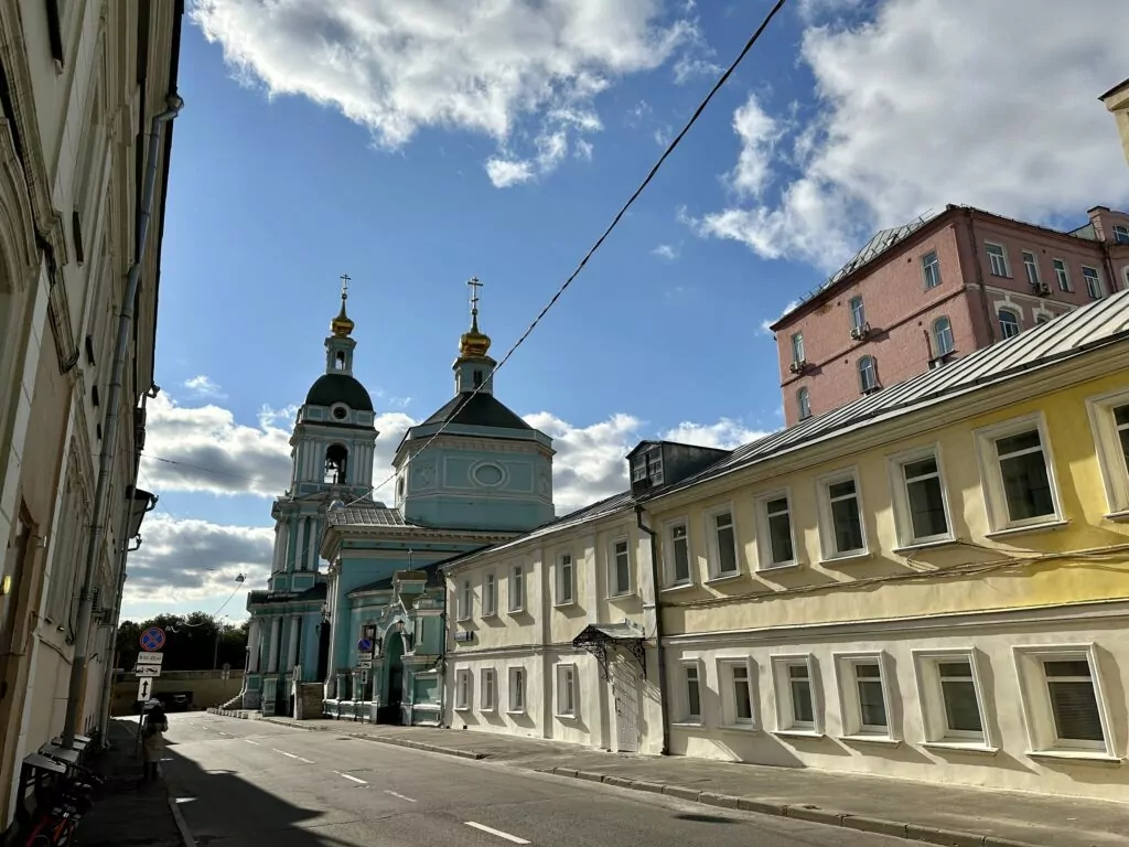 Курская — Чкаловская: откуда Хрущев борьбу с архитектурными излишествами начинал Курская — Чкаловская: откуда Хрущев борьбу с архитектурными излишествами начинал фото