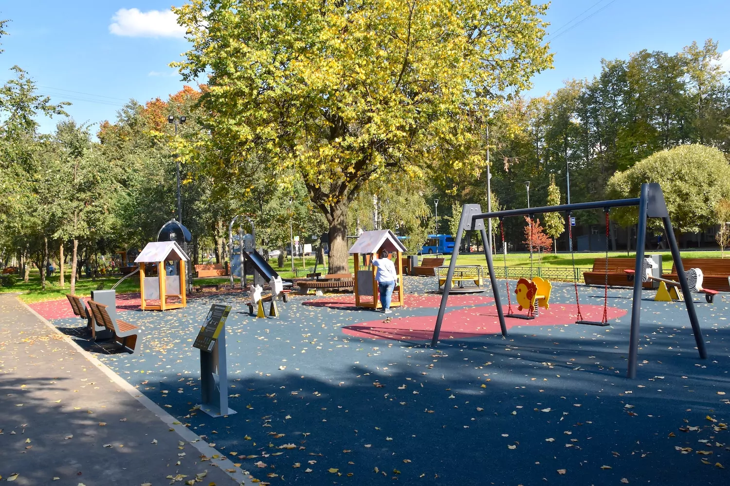 В Лосиноостровском благоустроили сквер, фото