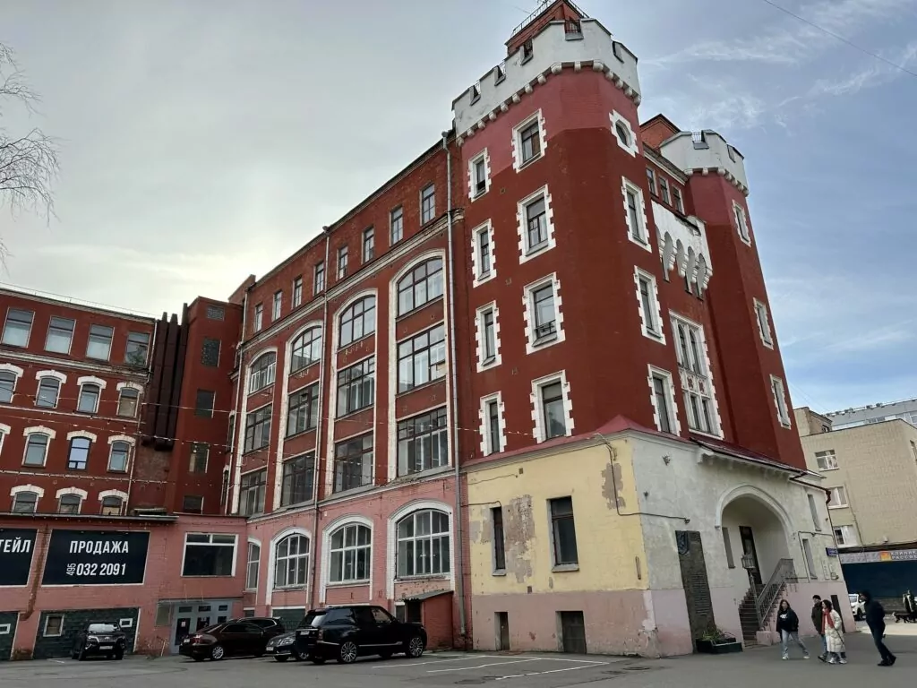 Белорусская — Улица 1905 года: над Зотовым во ржи  фото