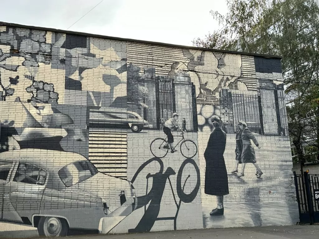 Белорусская — Улица 1905 года: над Зотовым во ржи  фото