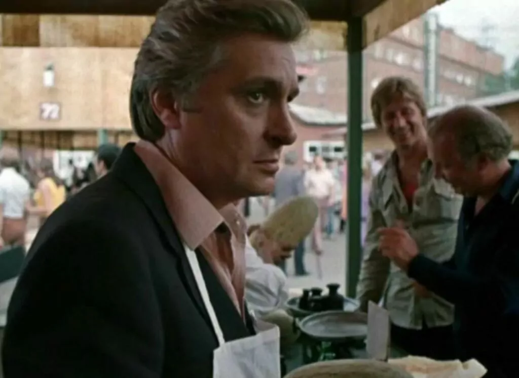 Белорусская — Улица 1905 года: над Зотовым во ржи  фото