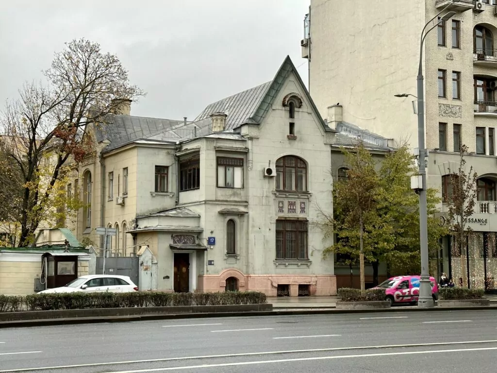 «Маяковская» — «Баррикадная»: Москва по-грузински  фото