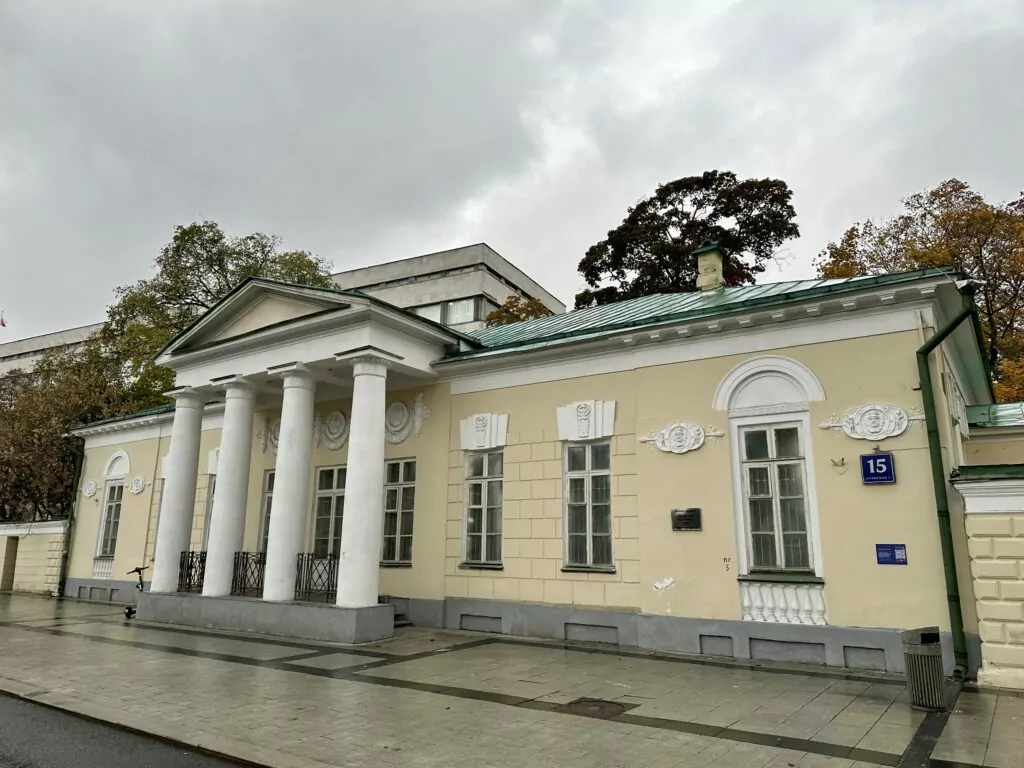 «Маяковская» — «Баррикадная»: Москва по-грузински  фото