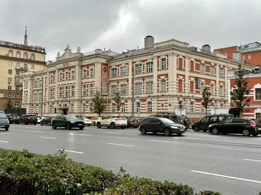 «Маяковская» — «Баррикадная»: Москва по-грузински  фото