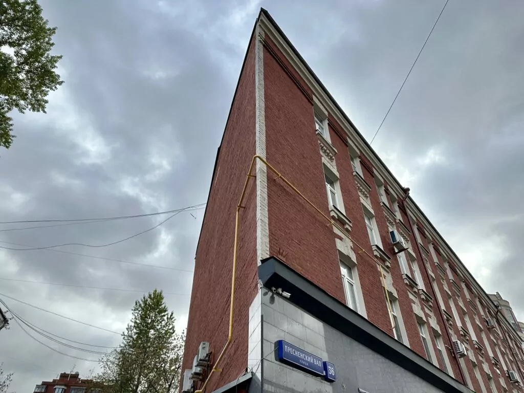 Белорусская — Улица 1905 года: над Зотовым во ржи  фото