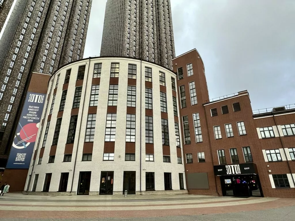 Белорусская — Улица 1905 года: над Зотовым во ржи  фото