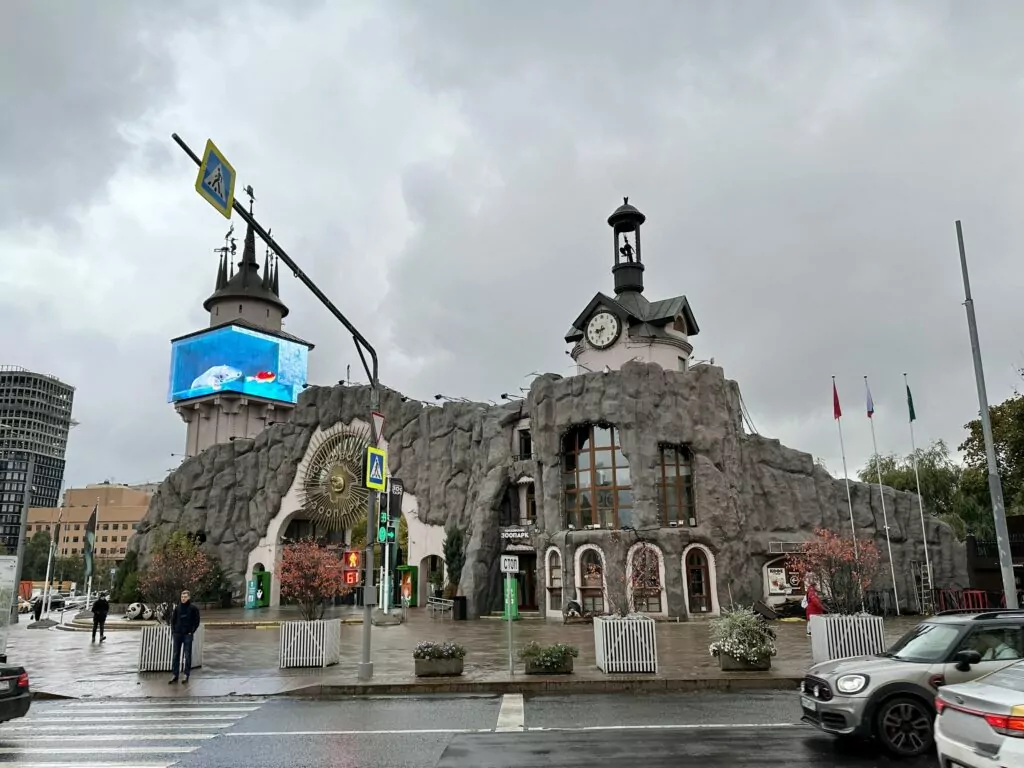 «Маяковская» — «Баррикадная»: Москва по-грузински  фото