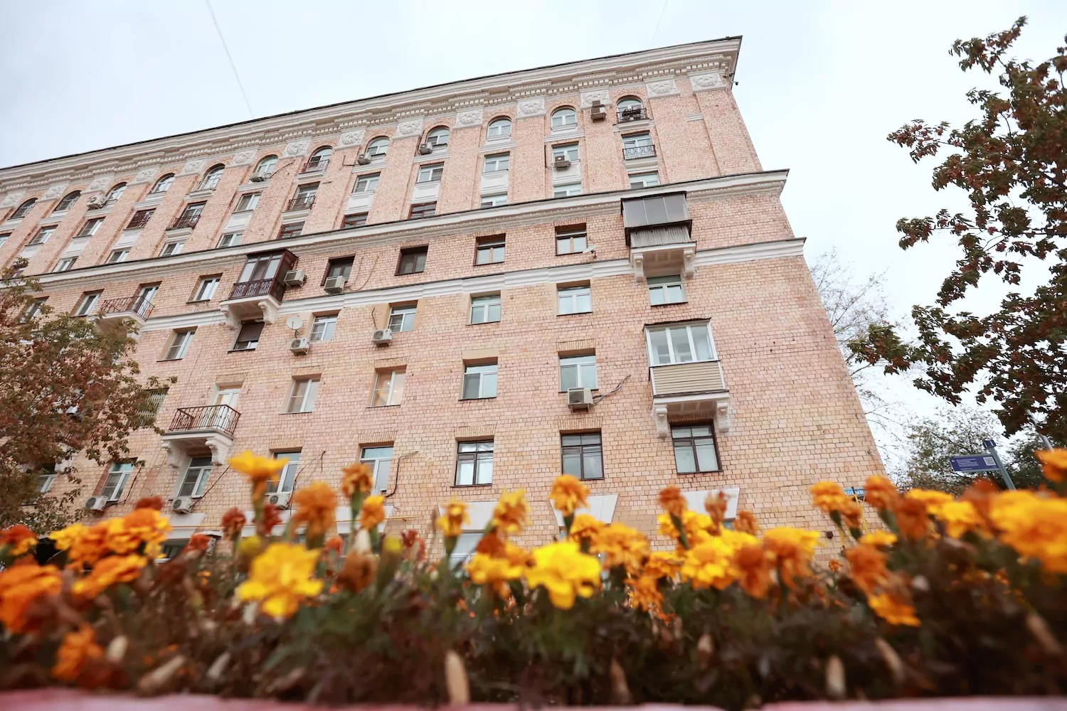 Реставрацию восьмиэтажки в Лефортово завершат до конца года, фото