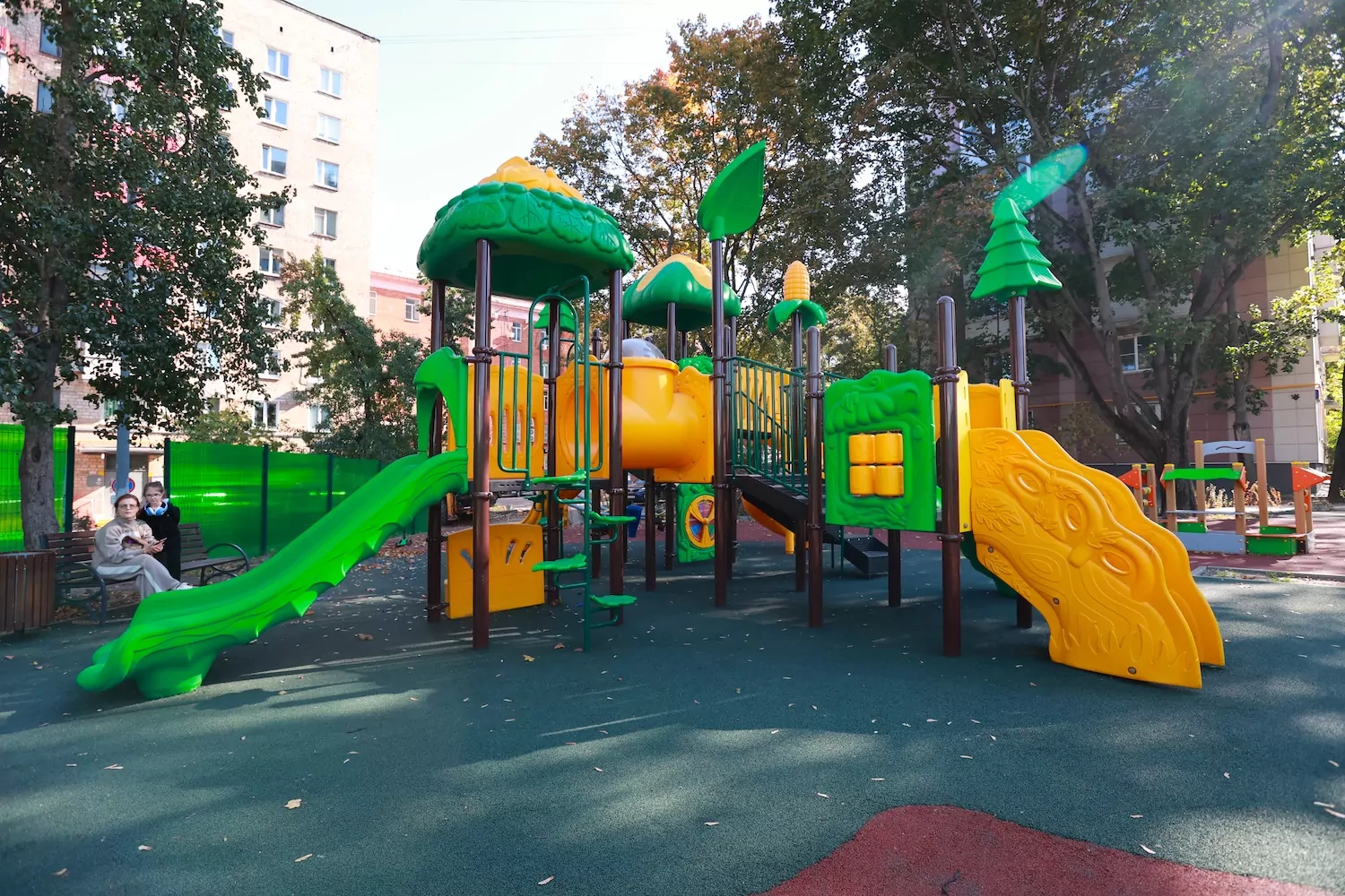В Марфино обновили детские площадки, фото