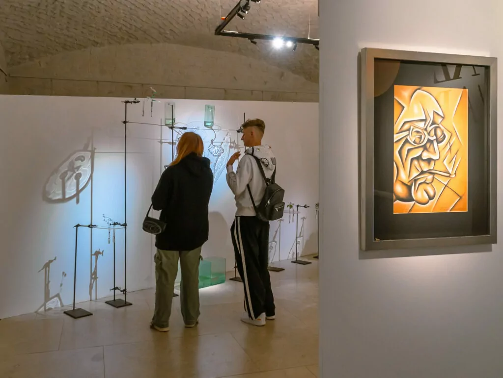 Школа стекла и мимикрия в искусстве &mdash; куда пойти после работы  фото