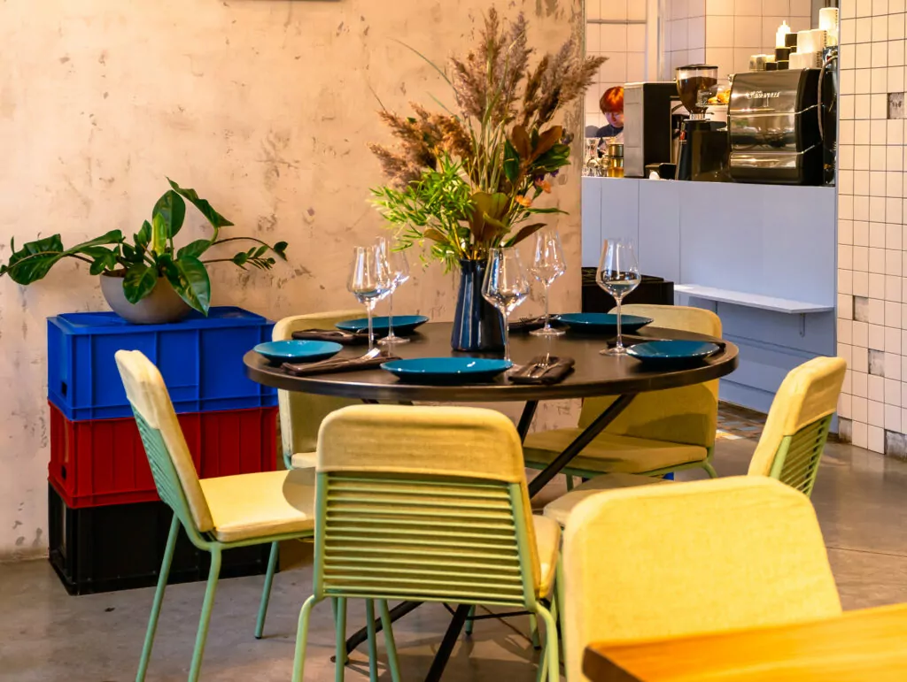 Коридоры НИИ, гончарная мастерская и восточная кухня &mdash; куда пойти после работы  фото