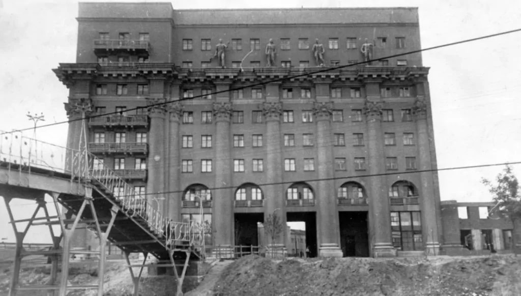 Проспект Мира — Савеловская: ОПГ, НКВД, КВН, ГИБДД Проспект Мира — Савеловская: ОПГ, НКВД, КВН, ГИБДД фото