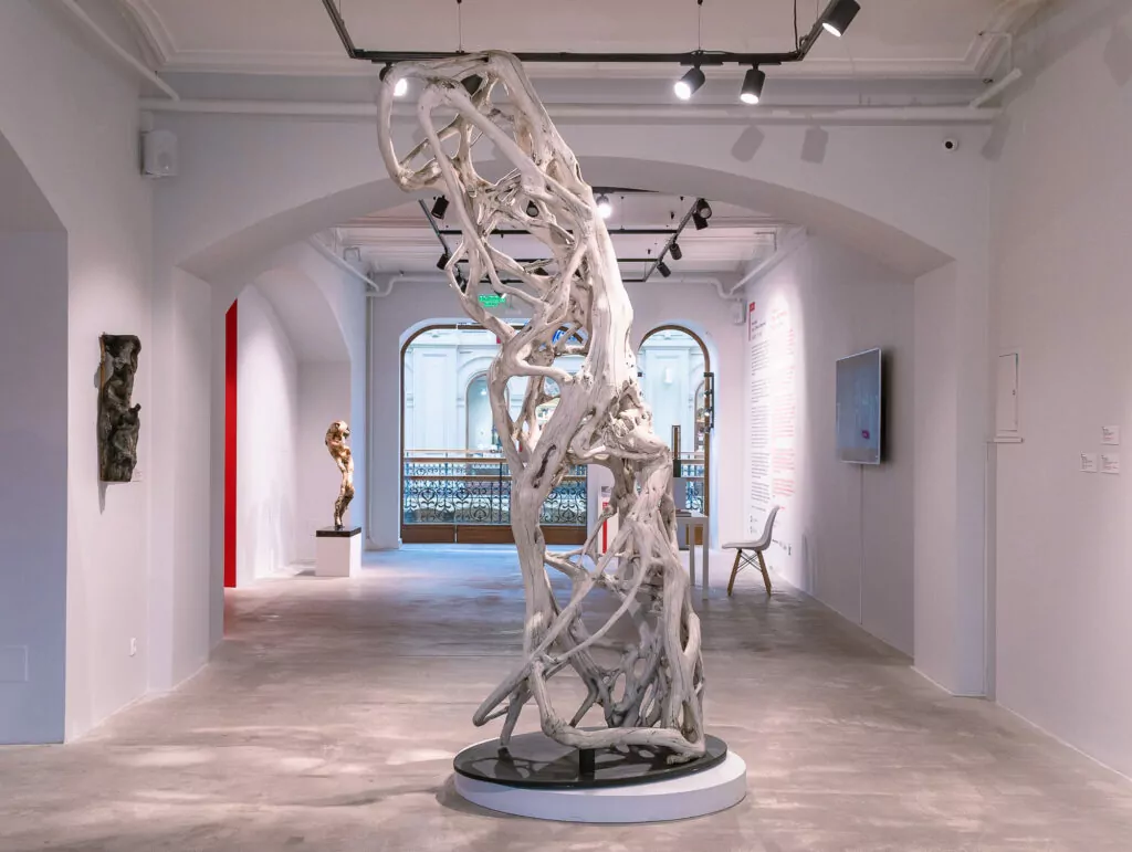 Делаем коллажи и ловим дзен на выставке современного искусства &mdash; куда пойти после работы  фото