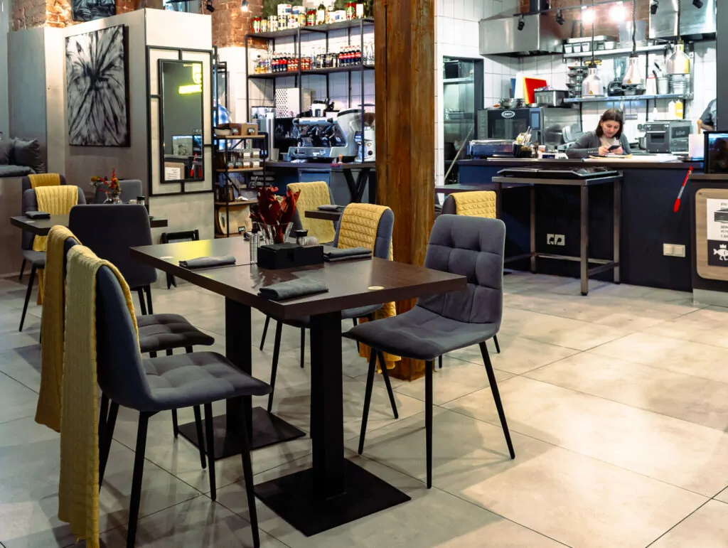 Делаем коллажи и ловим дзен на выставке современного искусства &mdash; куда пойти после работы  фото