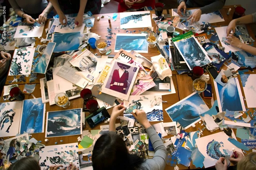 Делаем коллажи и ловим дзен на выставке современного искусства &mdash; куда пойти после работы  фото