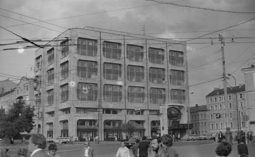 Тверская &mdash; Арбатская: первый советский против первого имперского  фото