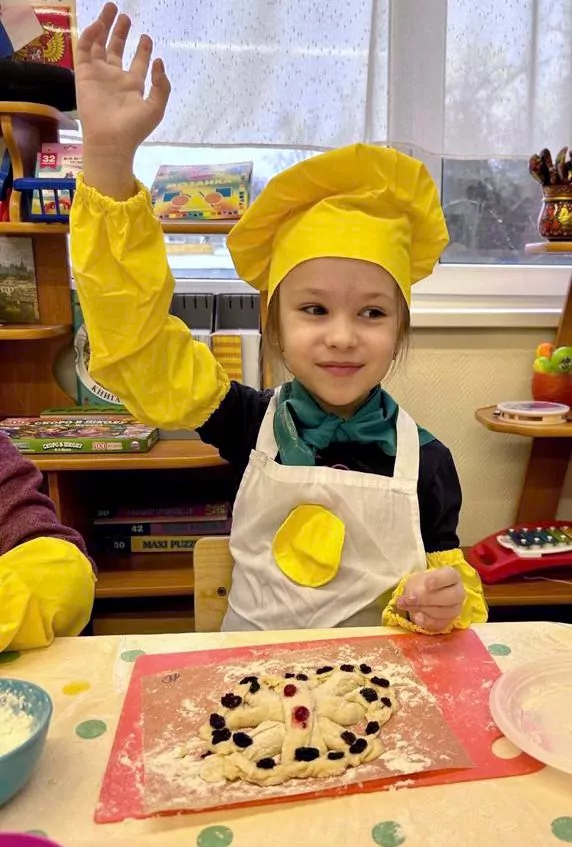 Съедобные снежинки испекли дошколята ЮАО на мастер-классе от комбината питания  фото