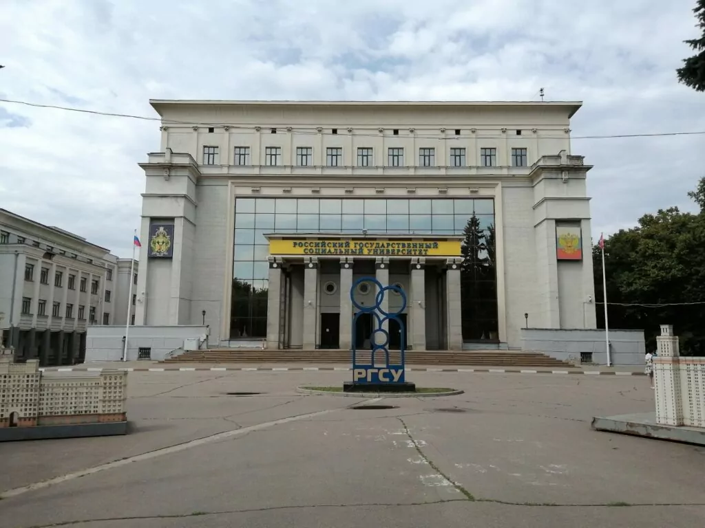 Ботанический Сад — ВДНХ: рабочий, колхозница и Эйфелева башня Ботанический Сад — ВДНХ: рабочий, колхозница и Эйфелева башня фото